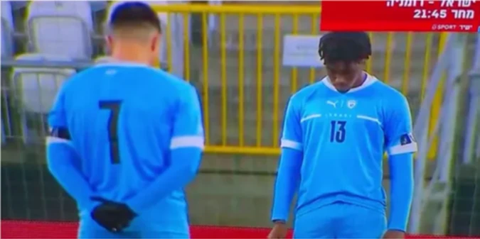 🎥ВІДЕО!  Молодіжні збірні Ізраїлю та Польщі U21 вшанували пам'ять загиблих після матчу хвилиною мовчання після відмови УЄФА