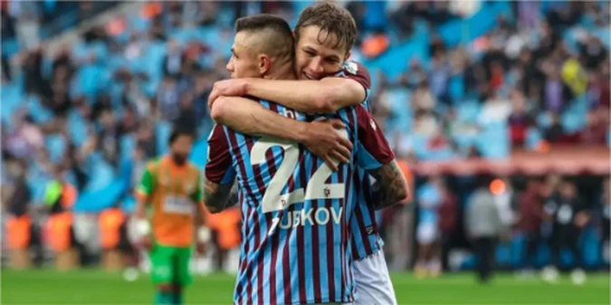 Наставник Трабзонспору прийняв ключове рішення щодо Зубкова та Сікана