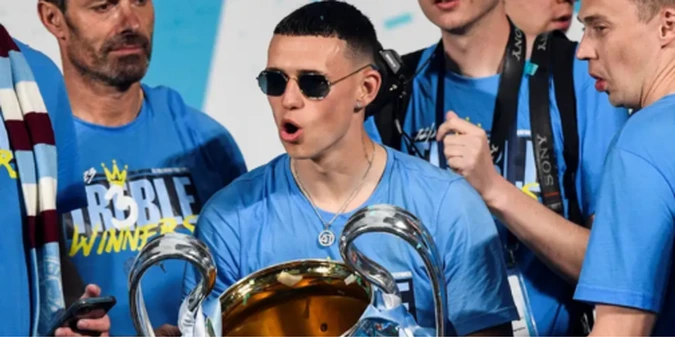 Гравець Манчестер Сіті влаштував гучну вечірку з поліцією