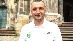 Легендарний український футболіст передав свій автомобіль для ЗСУ (+ФОТО)