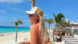 Кохана ексзахисника збірної України красиво позує на пляжі (+ФОТО)