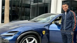 Кріштіану Роналду демонструє неймовірний новий Ferrari Purosangue