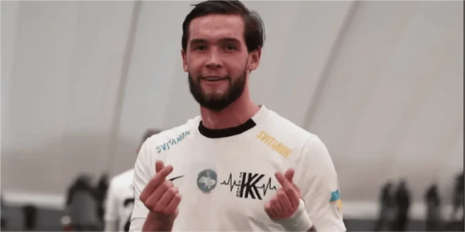 Український футболіст показав відзнаку від ЗСУ після скандалу з працівником ТЦК (+ФОТО)
