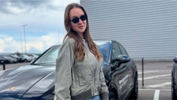 Блиск чемпіонства: дружина динамівця красується біля елітного Porsche (+ФОТО)