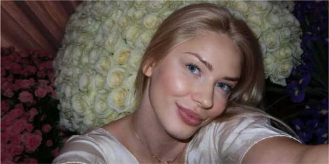 Колишню Зубкова задарували квітами після нещодавнього скандального розлучення (+ФОТО)