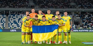 Гравці збірної України особисто поспілкувалися з фанатами після поразки від Угорщини (+ФОТО)