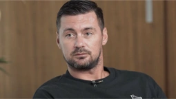 Мілевський розважився у барі з дівчатами: фанати шоковані поведінкою (+ВІДЕО)