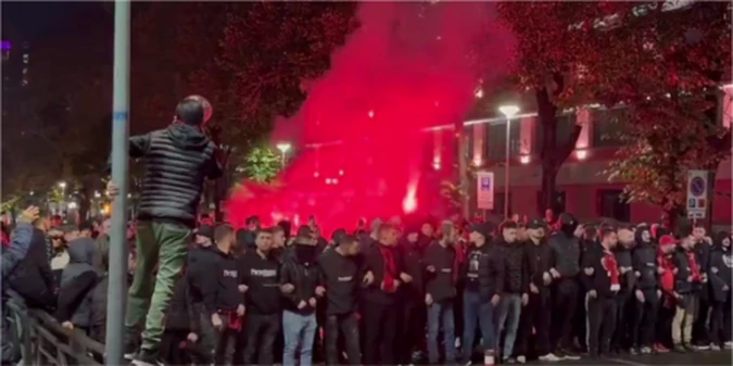 Албанські фанати влаштували дебош перед матчем проти України (+ВІДЕО)
