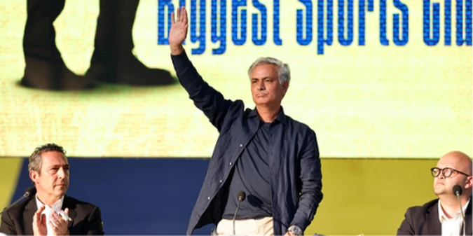 Велике повернення: легендарний тренер може знову очолити клуб АПЛ