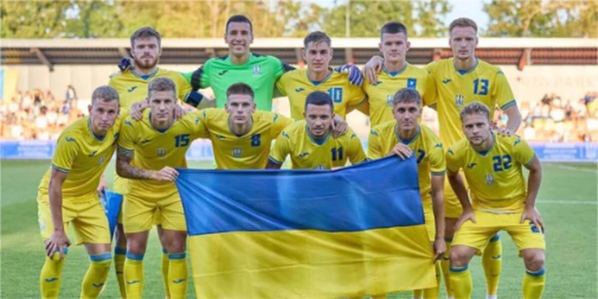 Гравець збірної України травмувався під час матчу в Європі - його винесли з поля на ношах (+ФОТО)