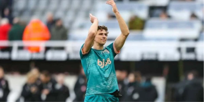 Забарний отримав червону картку у матчі проти Вулвергемптона (+ВІДЕО)