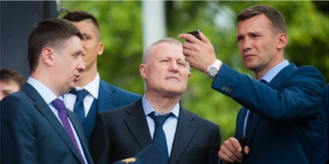 Легенда Динамо різко прокоментував нагороду від Шевченка для Суркіса та Мунтяна