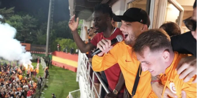 Галатасарай епічно відсвяткував своє чемпіонство в турецькій Суперлізі (+ВІДЕО)