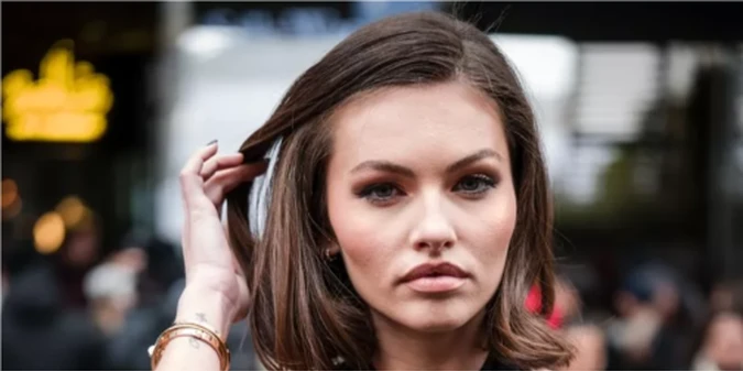 Сексапільна дочка ексгравця АПЛ дефілювала на Тижні моди в Парижі