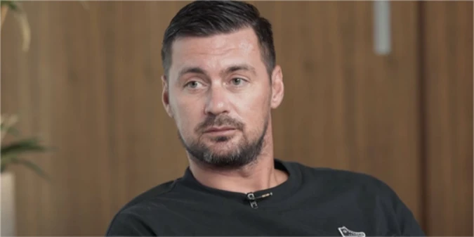 Мілевський розважився у барі з дівчатами: фанати шоковані поведінкою (+ВІДЕО)