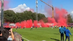 Під час матчу величезний банер обвалився на вблівальників (+ВІДЕО)