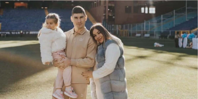 Маліновський чекає на поповнення: футболіст поділився зворушливою фотосесією з вагітною дружиною