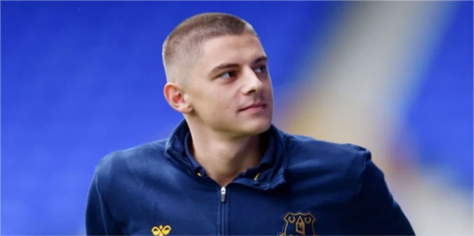Відомо, чи продасть Евертон Миколенка через величезні борги