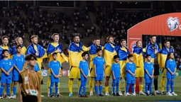Розмова на підвищених тонах: що гравці збірної почули від фанатів після ганебної нічиєї (+ВІДЕО)