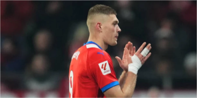 Довбика визнано гравцем місяця у Жироні!