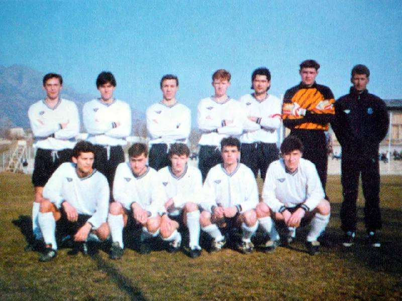 Нива Тернопіль 1993/94. Николайчук зліва внизу