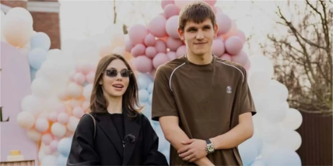Донька Суркіса вперше засвітила обличчя свого сина (+ФОТО)