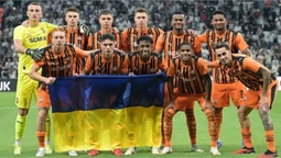 Бондар допоміг футболісту Бешикташу роздягтися після матчу – курйоз у Лізі Європи (+ФОТО)