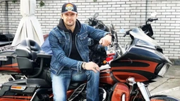 Шовковський на мотоциклі: тренер Динамо розважається на байку по Києву (+ВІДЕО)
