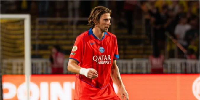 ПСЖ виставляє Забарного на трансфер: відомо, хто може підписати українця