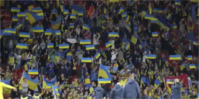 10 років тому українські фанати заспівали світовий хіт "**** - уйло" (+ВІДЕО)