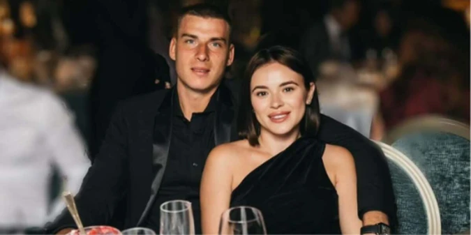 Лунін разом з дружиною покинув Мадрид: Відомо, куди поїхав голкіпер (+ФОТО)