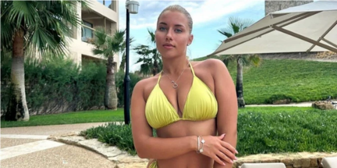 Дружина Судакова сіла на шпагат та вразила шанувальників (+ВІДЕО)