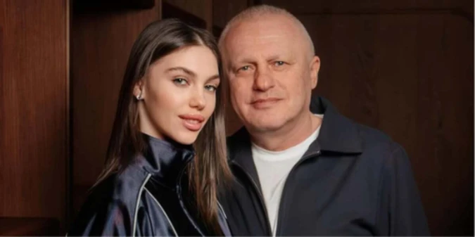 Донька Суркіса покинула Україну: відомо, куди вона вирушила (+ФОТО)