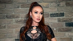 🌷 Гламурна ведуча BBC та фанатка Манчестер Сіті Elz the Witch у відвертому образі