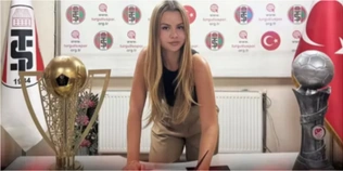 Сенсація у футболі: чоловічий клуб призначив 22-річну дівчину головним тренером (+ФОТО)