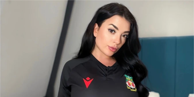 Найсексуальніша фанатка Рексгема входить у топ зірок OnlyFans (+ФОТО)