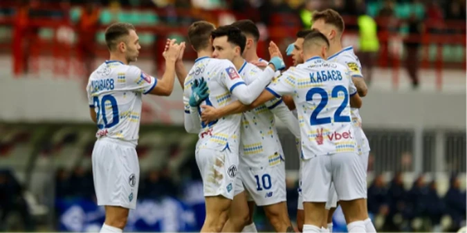Динамо залишилося в меншості на 17 хвилині матчу проти Ференцвароша (+ВІДЕО)
