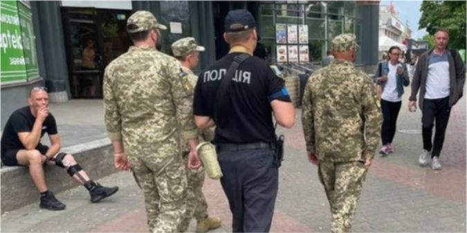 Поліцейські можуть примусово доставляти футболістів до ТЦК