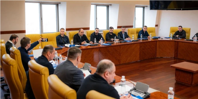 Такого складу ще не було: син Шовковського та зірки минулого разом рятуватимуть український футбол