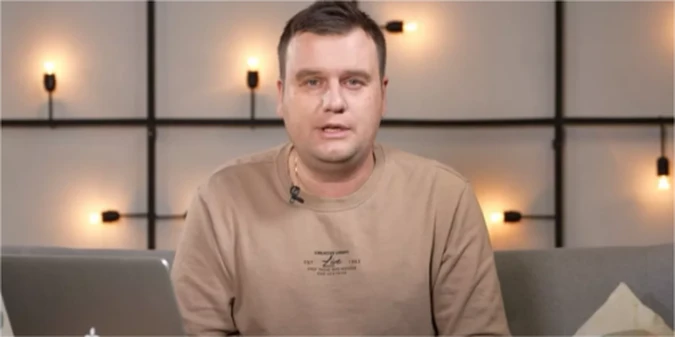 Тремтячий голос і сльози в очах: коментатор не стримав емоцій перед матчем УПЛ (+ВІДЕО)
