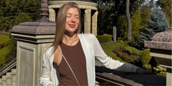 Спокуслива дружина українського захисника ледь не засвітила найінтимніше (+ВІДЕО)