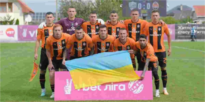 Колос підпише центрального захисника Шахтаря