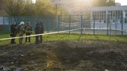 Футбольне поле у Харкові зруйноване через ракетний удар (+ФОТО)
