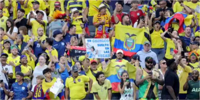 Сексапільна фанатка Еквадору запалює на Копа Америка (+ВІДЕО)