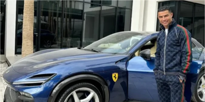 Кріштіану Роналду демонструє неймовірний новий Ferrari Purosangue