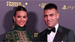 😍Чарівна дружина Лаутаро Мартінеса з Інтера у прозорій сукні на церемонії вручення "Золотого м'яча"