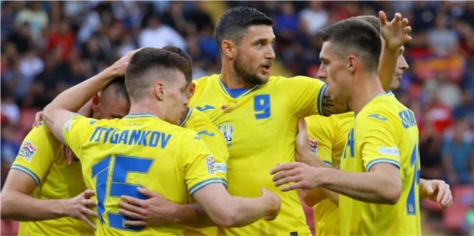 Ганьба в Європі: фанати клубу гравця збірної України розгорнули проросійський банер (+ФОТО)