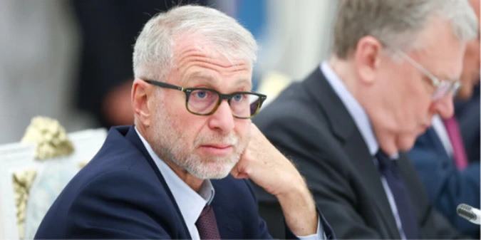 Скандальне повернення Абрамовича: після санкцій він знову шукає футбольний клуб