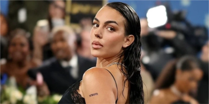Затьмарила всіх: кохана Роналду стала головною зіркою Met Gala (+ФОТО)